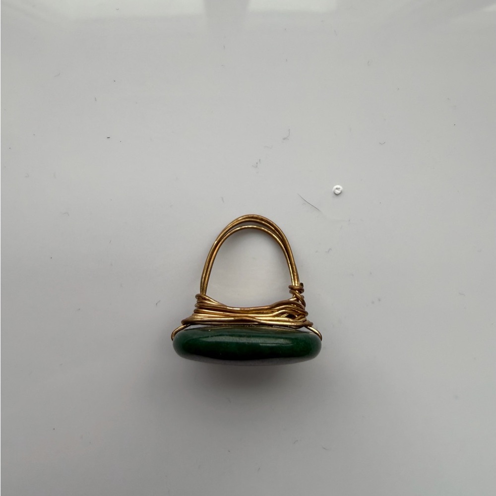 Gold Wire Ring with Green Stone - Picture 3 of 5
